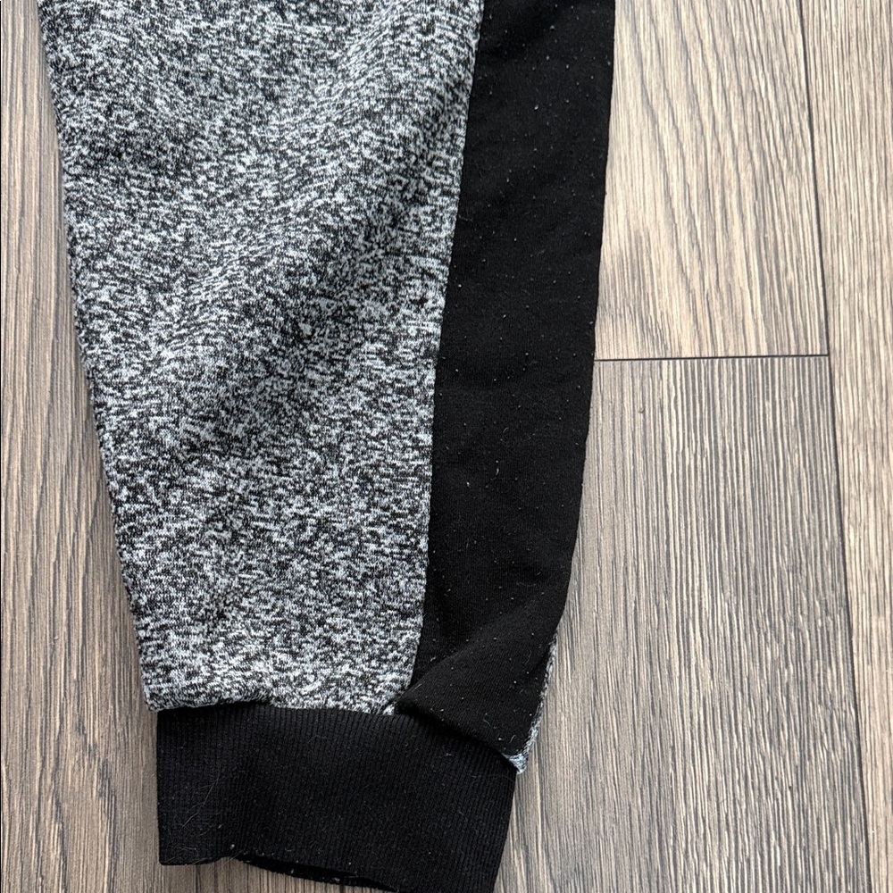 Men's Dual-Tone Joggers in Gray and Black - Picture 6 of 10